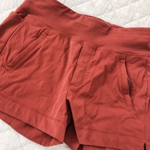 EUC Athleta Trekkie North Short Burgundy Size 4
